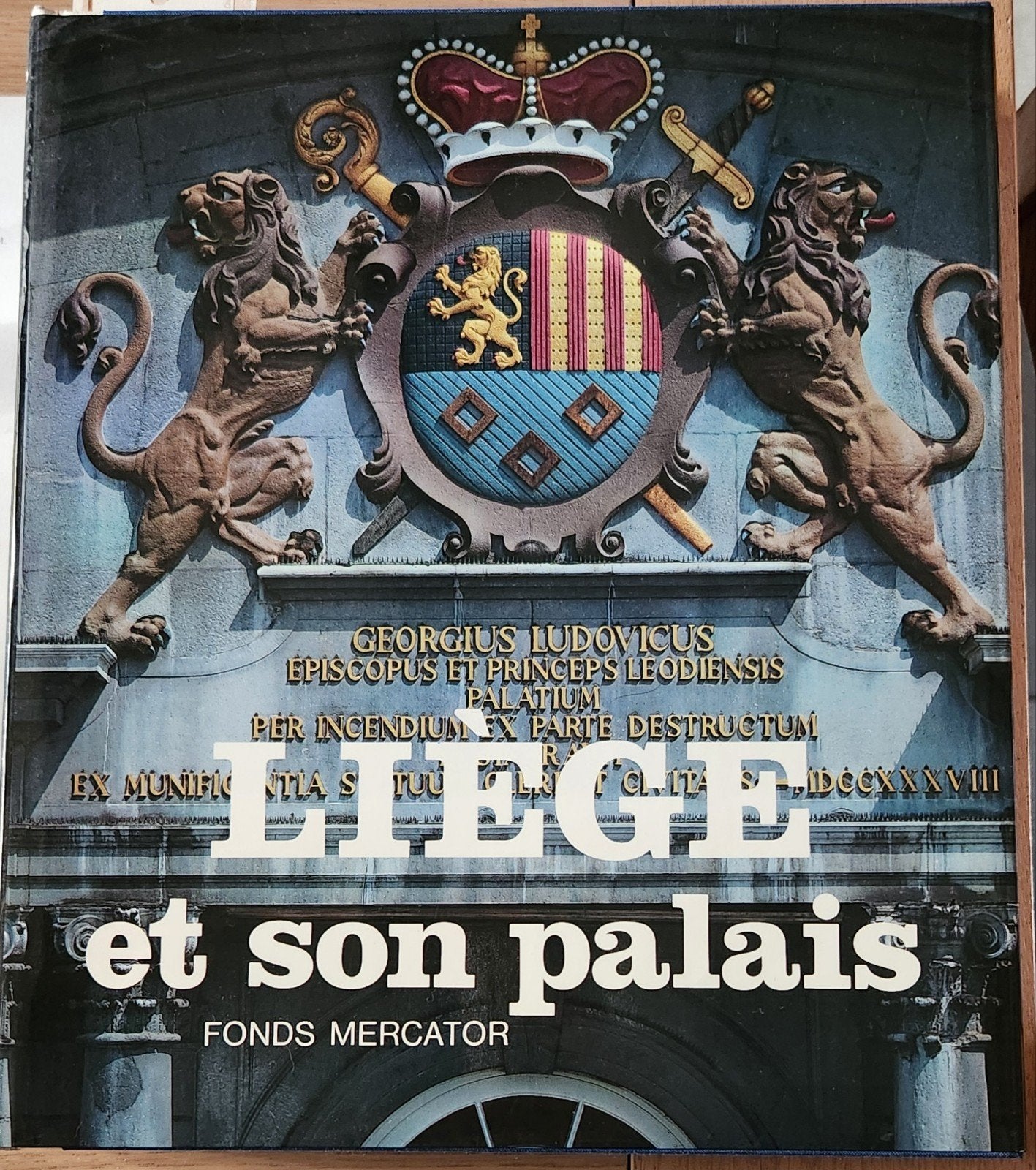 Livre Liège et son palais Fonds Mercator, Livres, Enlèvement ou Envoi, 20e siècle ou après, Comme neuf