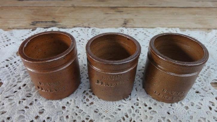 3 Oude Franse mini gres zalf potjes, Baume Benevent, Antiquités & Art, Antiquités | Céramique & Poterie, Enlèvement ou Envoi