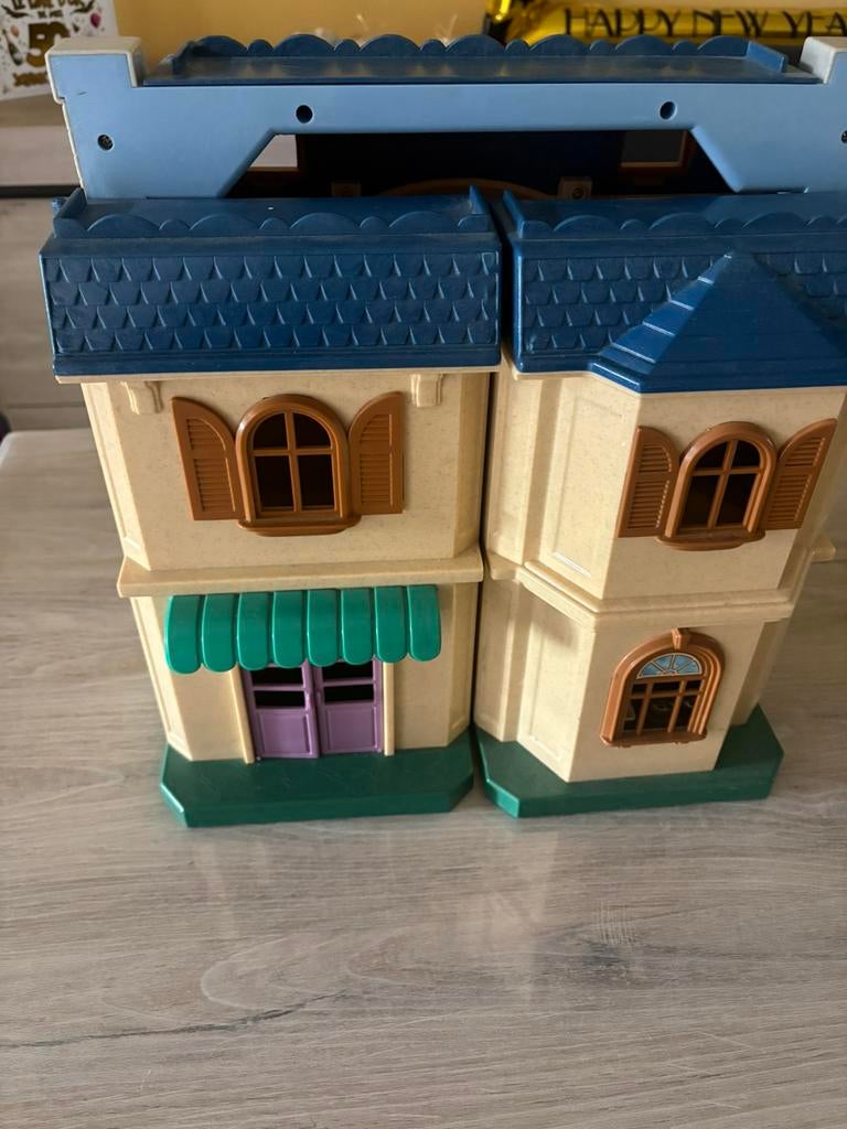 Maison a vendre, Enfants & Bébés, Jouets | Maisons de poupées, Enlèvement, Utilisé