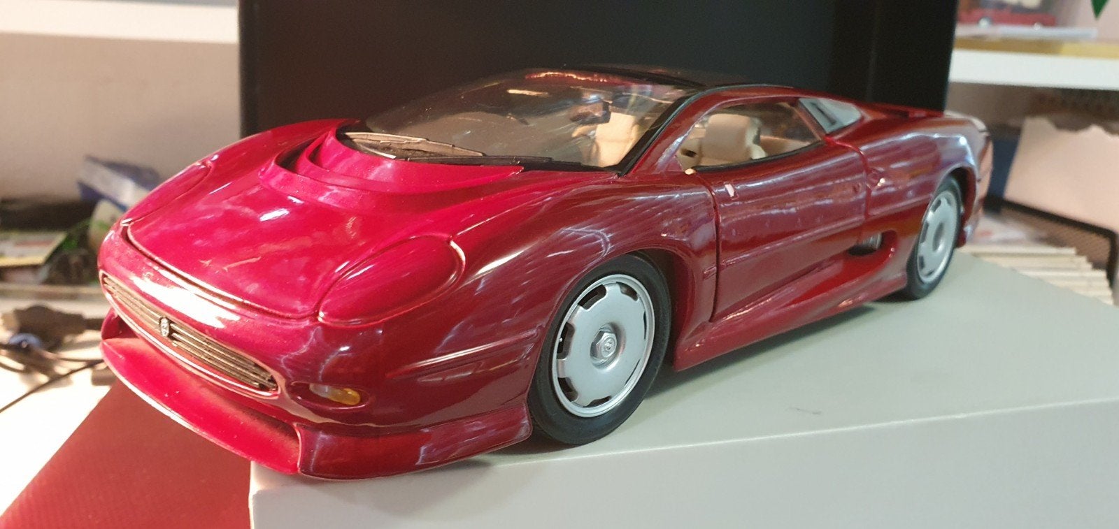 1/18 Jaguar XC 220 (nr. 1536), Ophalen of Verzenden, Maisto