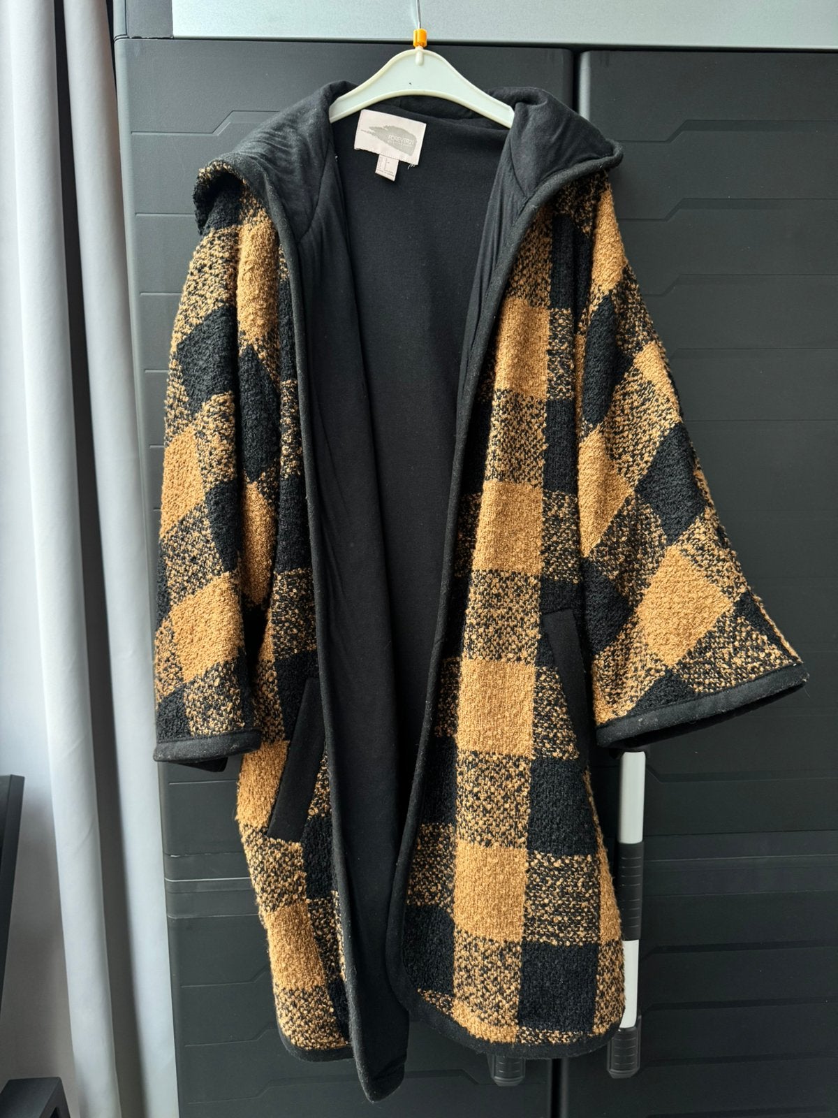 Manteau Forever 21 à capuche et carreaux camel et noirs, Enlèvement ou Envoi, Porté, Taille 36 (S)