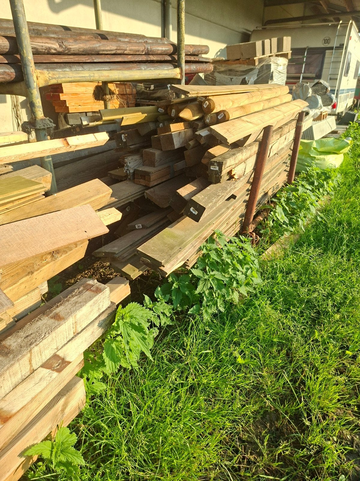 Houten planken en vierkante palen, Ophalen, Palen