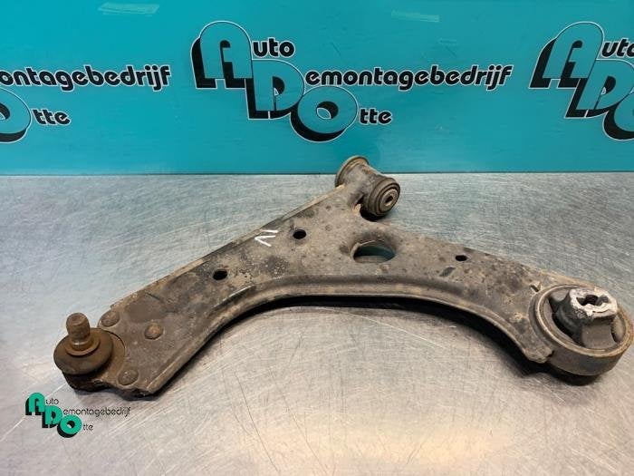 Bras de suspension avant gauche d'un Peugeot Bipper (Bipper, -, 3 mois de garantie, Utilisé, -