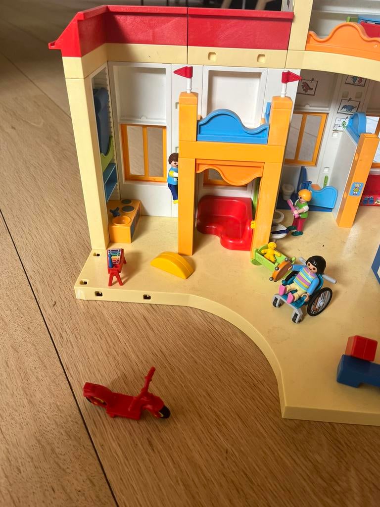 Kinderdagverblijf, Ophalen of Verzenden, Zo goed als nieuw