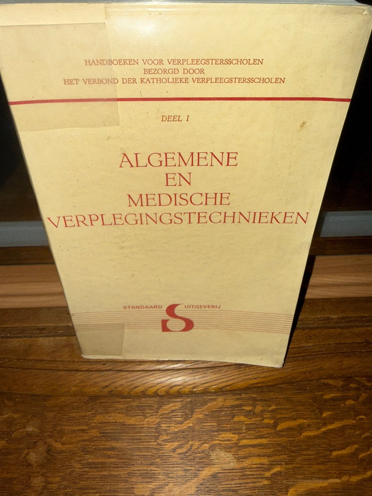 Techniques de soins infirmiers généraux et médicaux, Livres, Enlèvement ou Envoi, Comme neuf