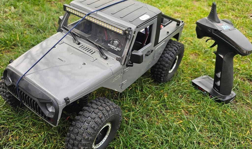 Crawler 1/10 custom avec châssis carbone et Jeep hardbody, Échelle 1:10, Enlèvement ou Envoi, Voiture off road, Utilisé