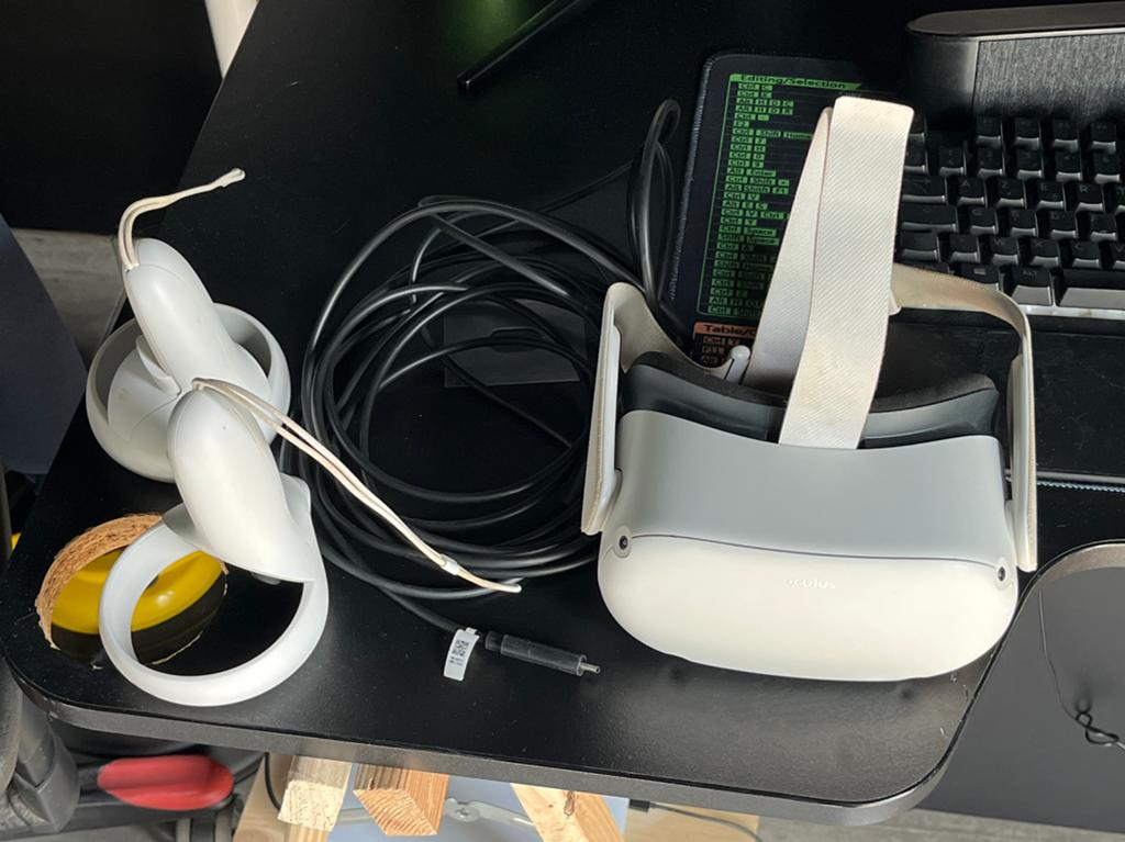Oculus meta quest 2 met kabel, Games en Spelcomputers, Ophalen, Gebruikt, VR-bril