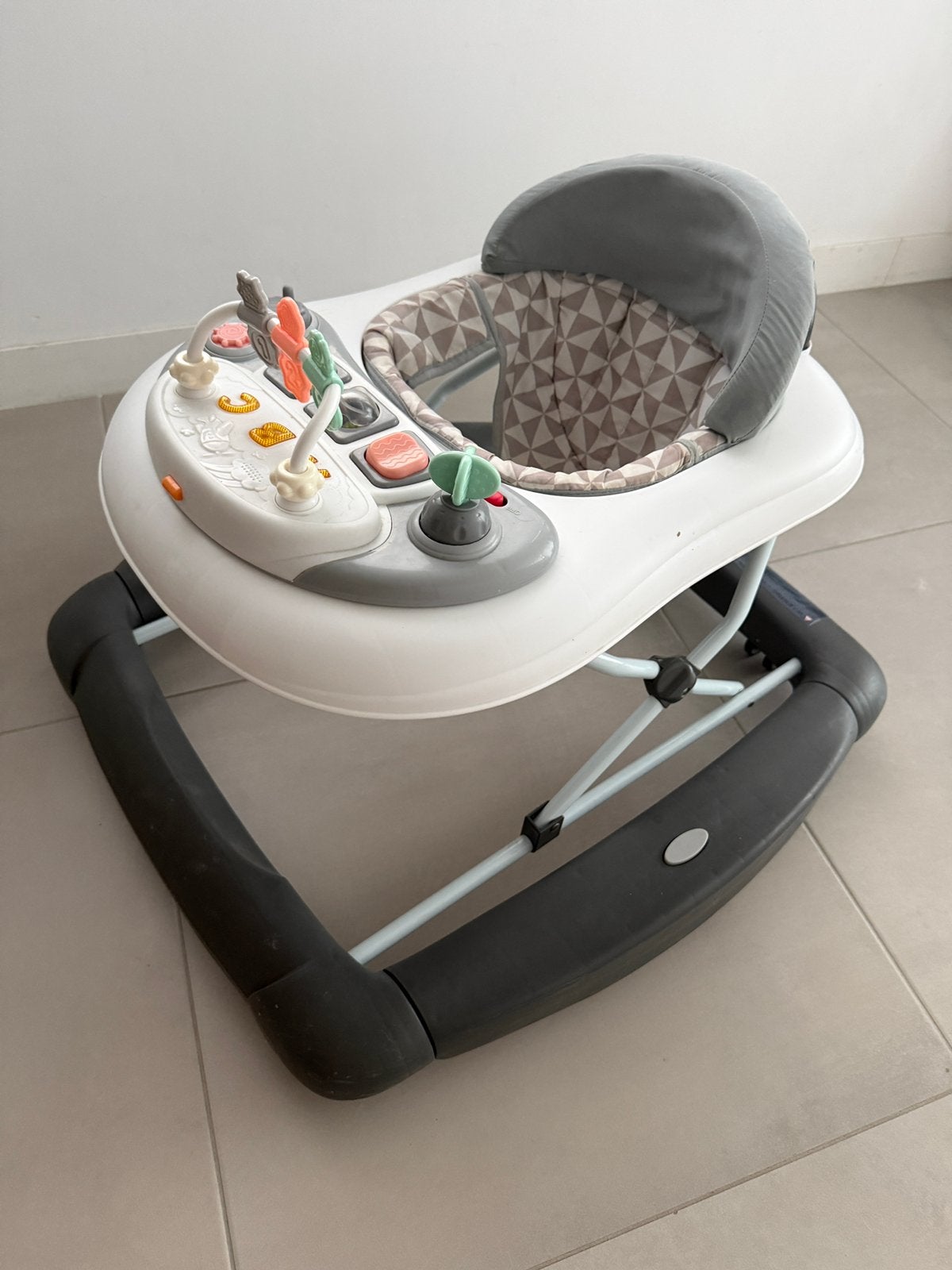 Loopstoel met leuk speelblad met muziek, Kinderen en Baby's, Ophalen, Gebruikt, Topmark