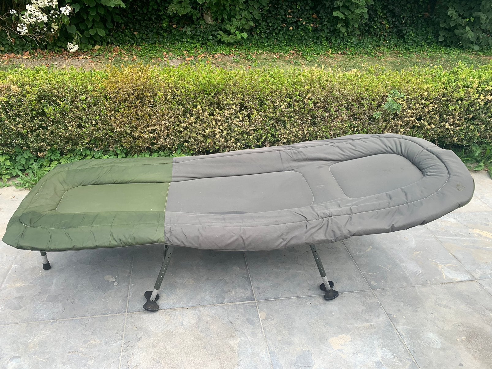 Mooie karper bedchair  met 5 verstelbare poten, Sports nautiques & Bateaux, Pêche à la ligne | Carpes, Enlèvement, Comme neuf