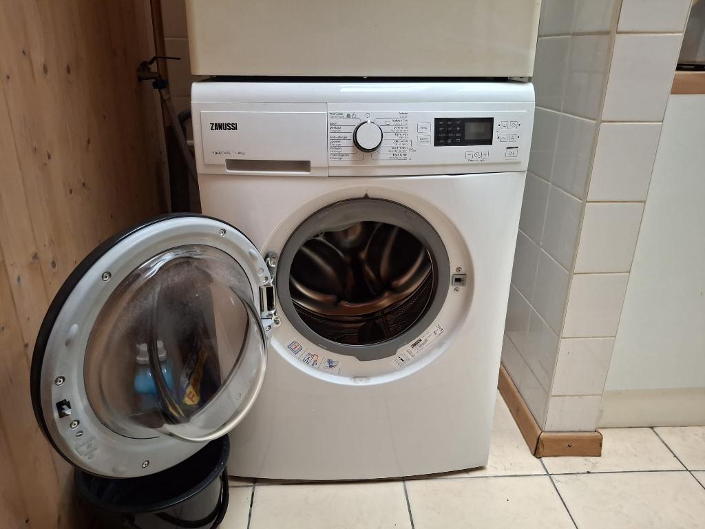 Zanussi ZR84533WF Wasmachine, Ophalen, 1200 tot 1600 toeren, 8 tot 10 kg, Zo goed als nieuw