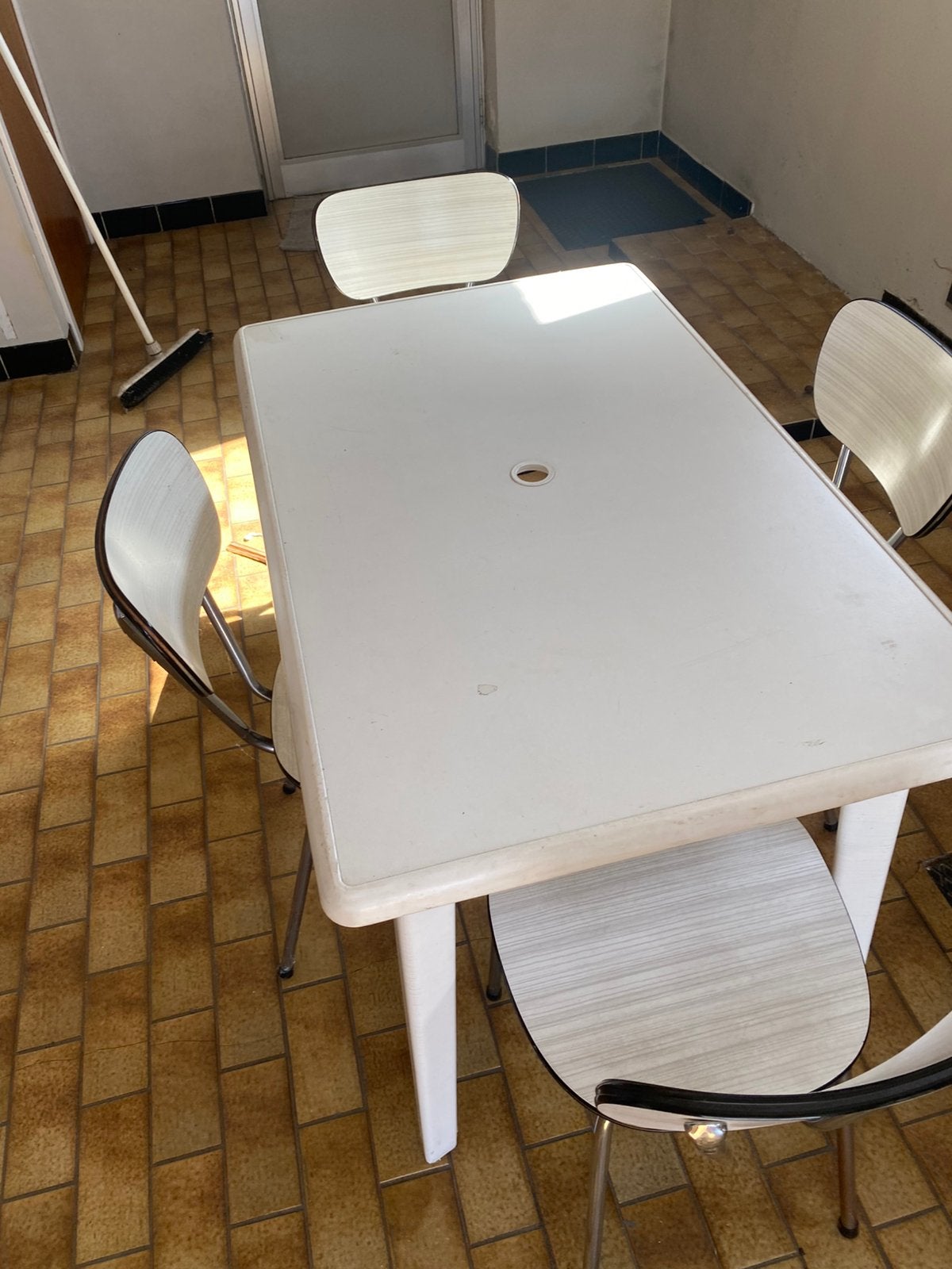 Keukentafelmet stoelen, Ophalen, Zo goed als nieuw