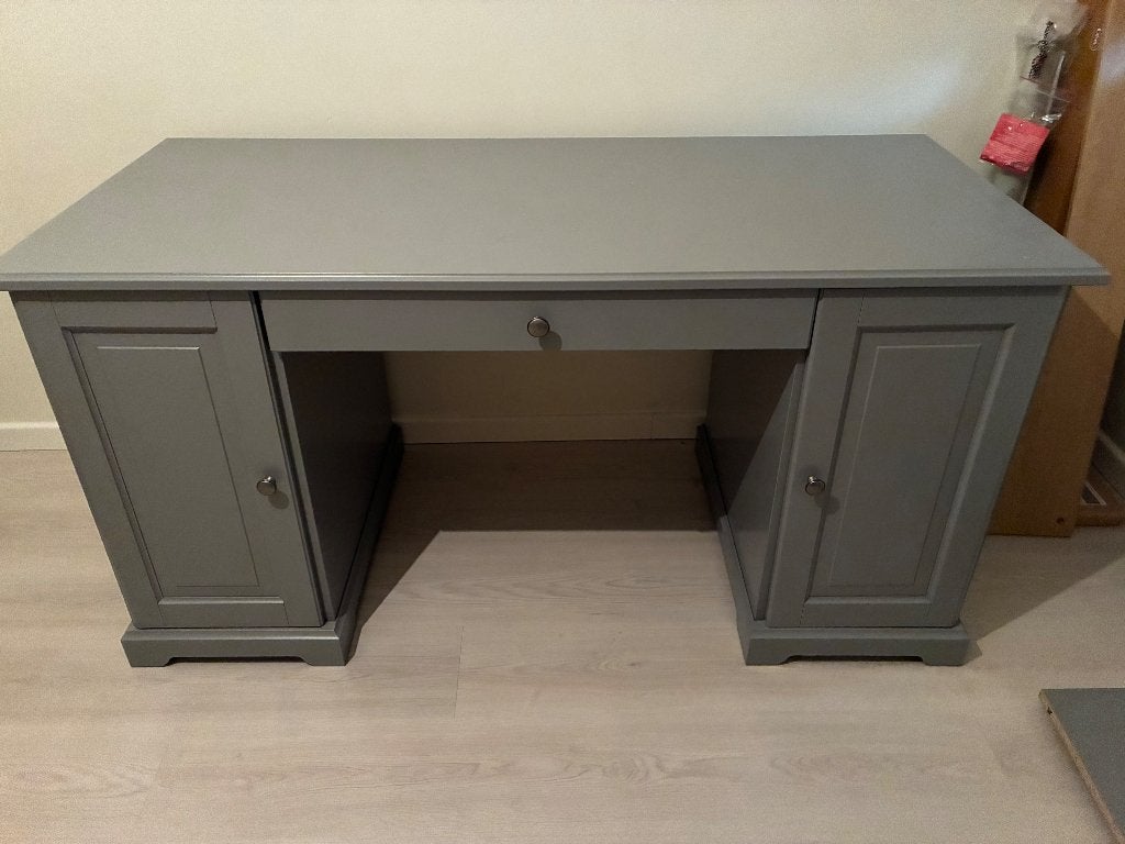 Bureau Grijs 145 Breedte x 64 Diepte, Huis en Inrichting, Ophalen, 70 tot 120 cm, Zo goed als nieuw, 120 tot 170 cm