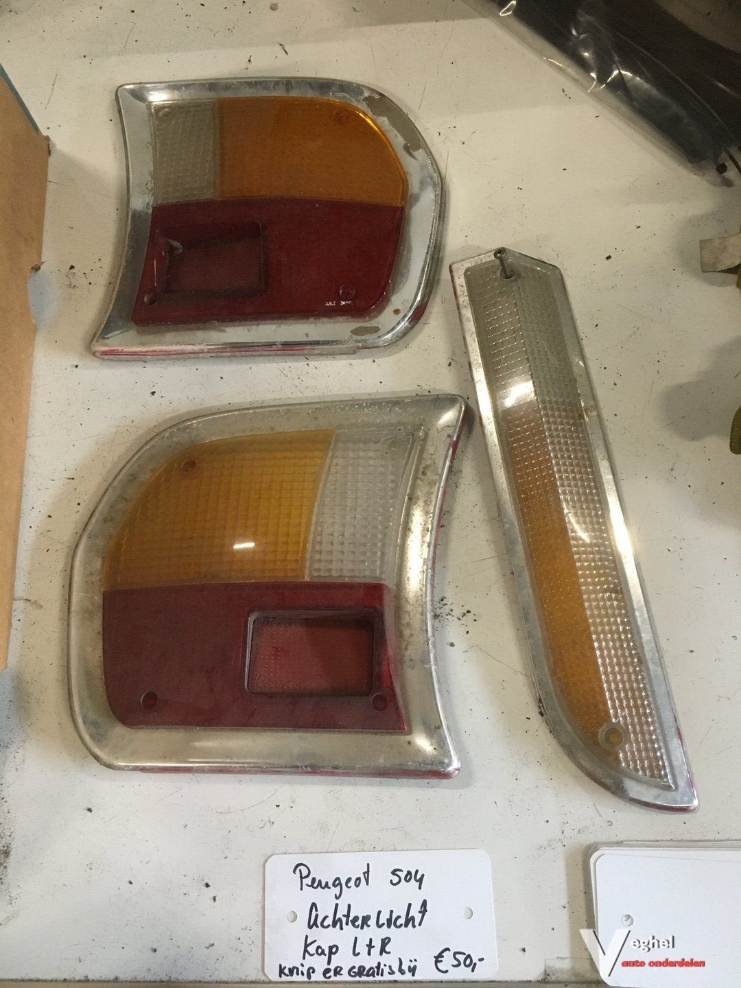 Peugeot 504 Achterlichtkap Links en Rechts, -, Utilisé, -, -