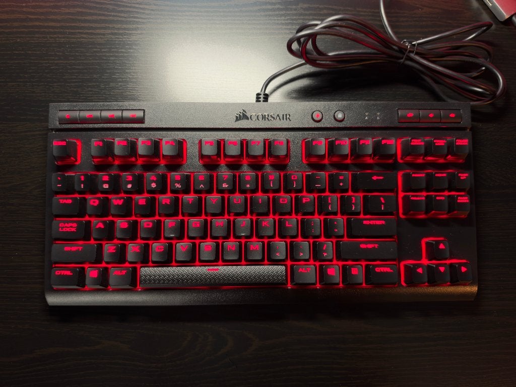 Corsair K63 mechanisch toetsenbord TKL Cherry MX Red QWERTY, Computers en Software, Gaming toetsenbord, Ophalen of Verzenden, Zo goed als nieuw