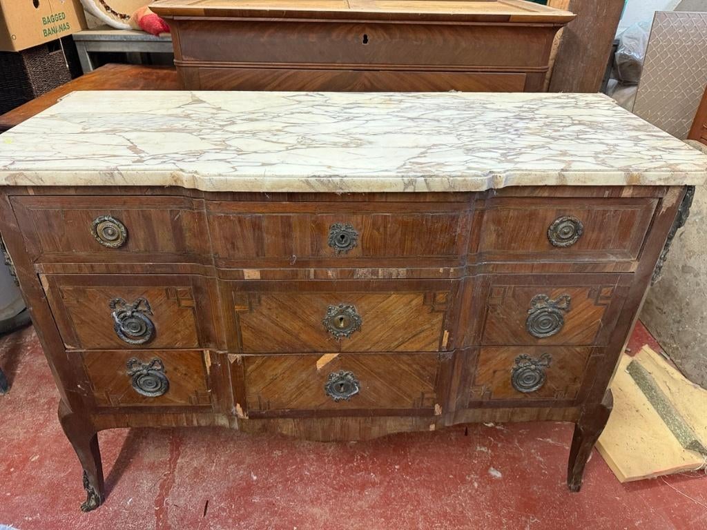Lot de meubles (commodes, horloge, table à jeux, fauteuils), Enlèvement
