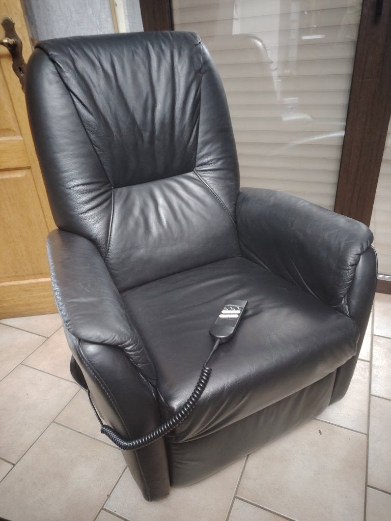 Elektrische relaxfauteuil van echt leer in zwart, Huis en Inrichting, Ophalen, Relax, Minder dan 75 cm, Leer