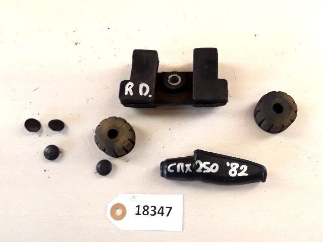 CM250 1981 - 1983 Honda Rubber Rubber divers D1-34879, Motos