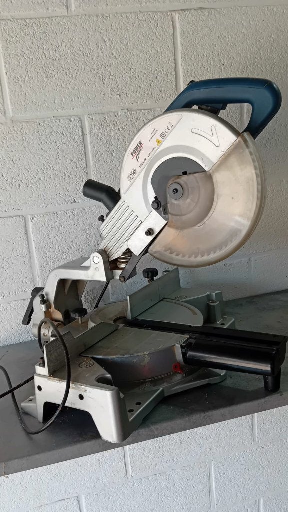Scie à tronçonner en bon état - (POW8125LA, 1800W, 230V), Bricolage & Construction, Outillage | Scies mécaniques, 70 mm ou plus