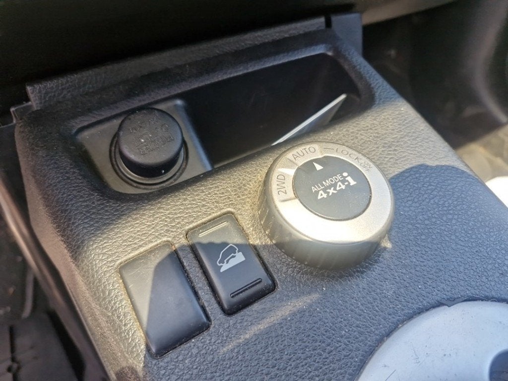 DIVERS Schakelaar 2WD/4WD Nissan X-Trail (T31), Germany@nissan-services.eu, Kronenweg 38
50389  Wesseling, DE, Utilisé, Nissan