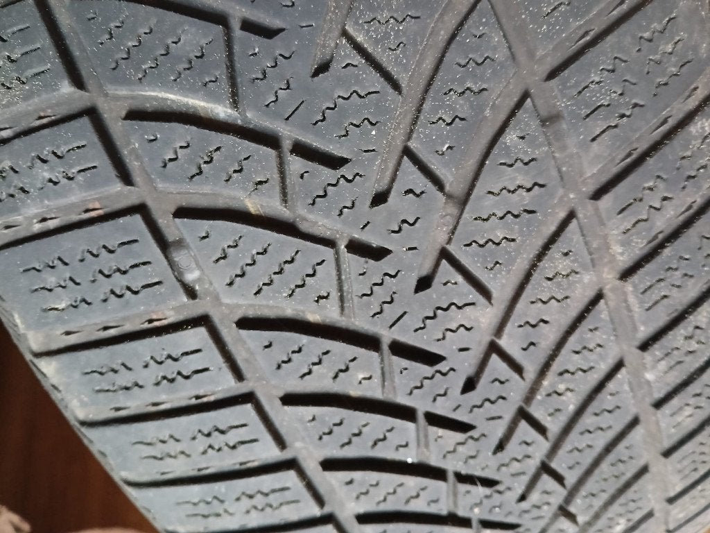 Lot de 4 pneus hiver 205/50 R17, Autos : Pièces & Accessoires, Pneus & Jantes, Pneus hiver, 205 mm, Enlèvement, Utilisé
