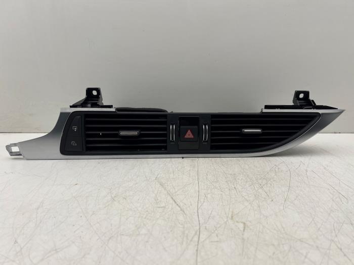 Grille aération tableau de bord d'un Audi A6, -, 3 mois de garantie, Audi, Utilisé