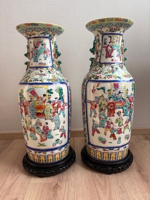 Chinese 20e-eeuwse vloervazen (Famille Rose stijl), Ophalen