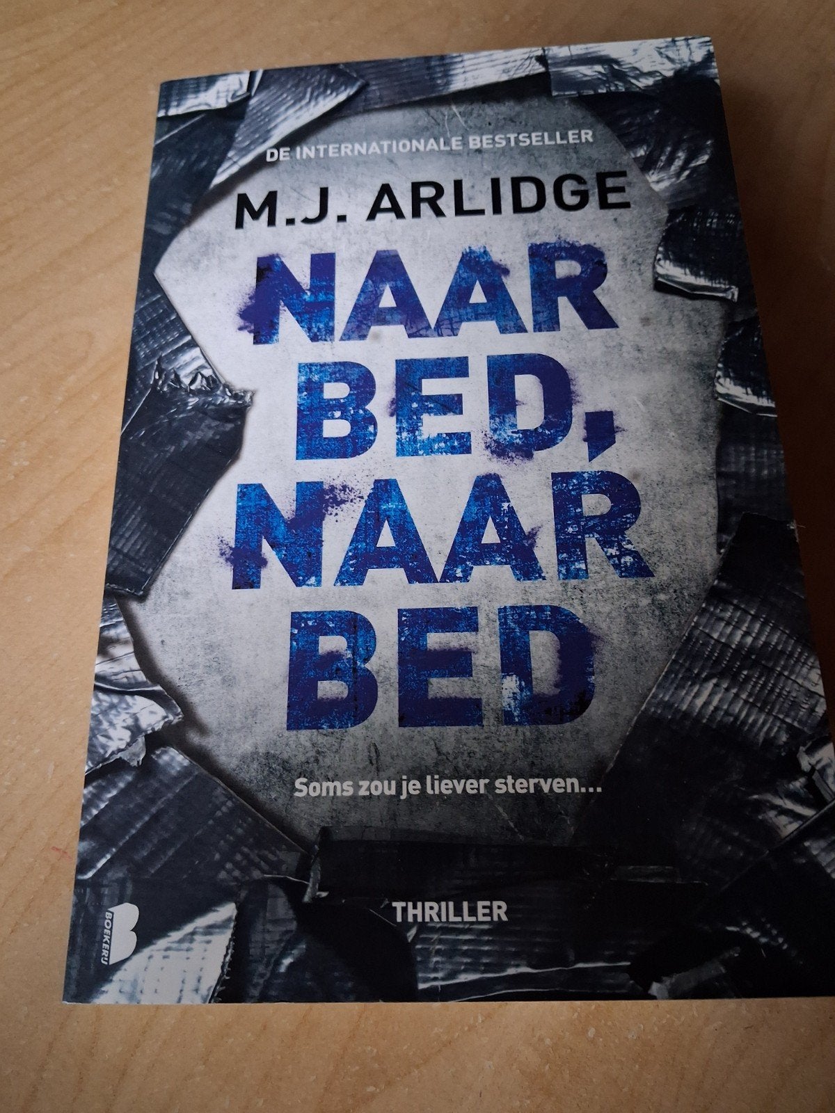 Naar bed, naar bed, Ophalen, Nieuw, M.J. Arlidge