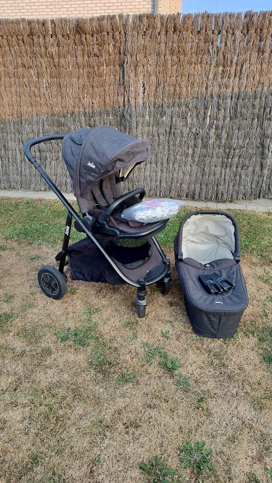 Buggy Joie met bijhorende draagmand (+adapters en regenhoes), Ophalen, Gebruikt, Kinderwagen, Overige merken