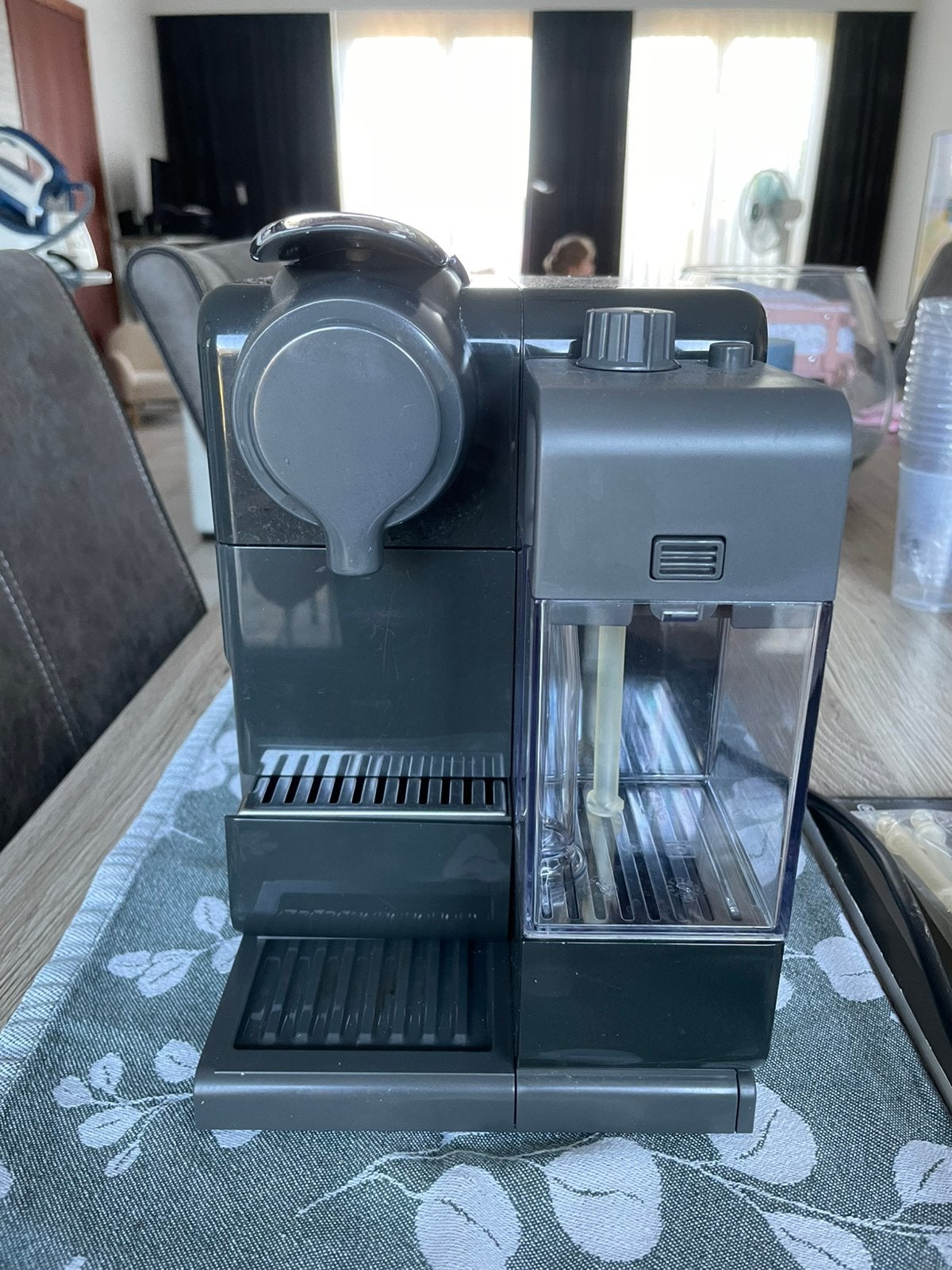 Machine à café Nespresso Delonghi, Enlèvement, Comme neuf, Cafetière
