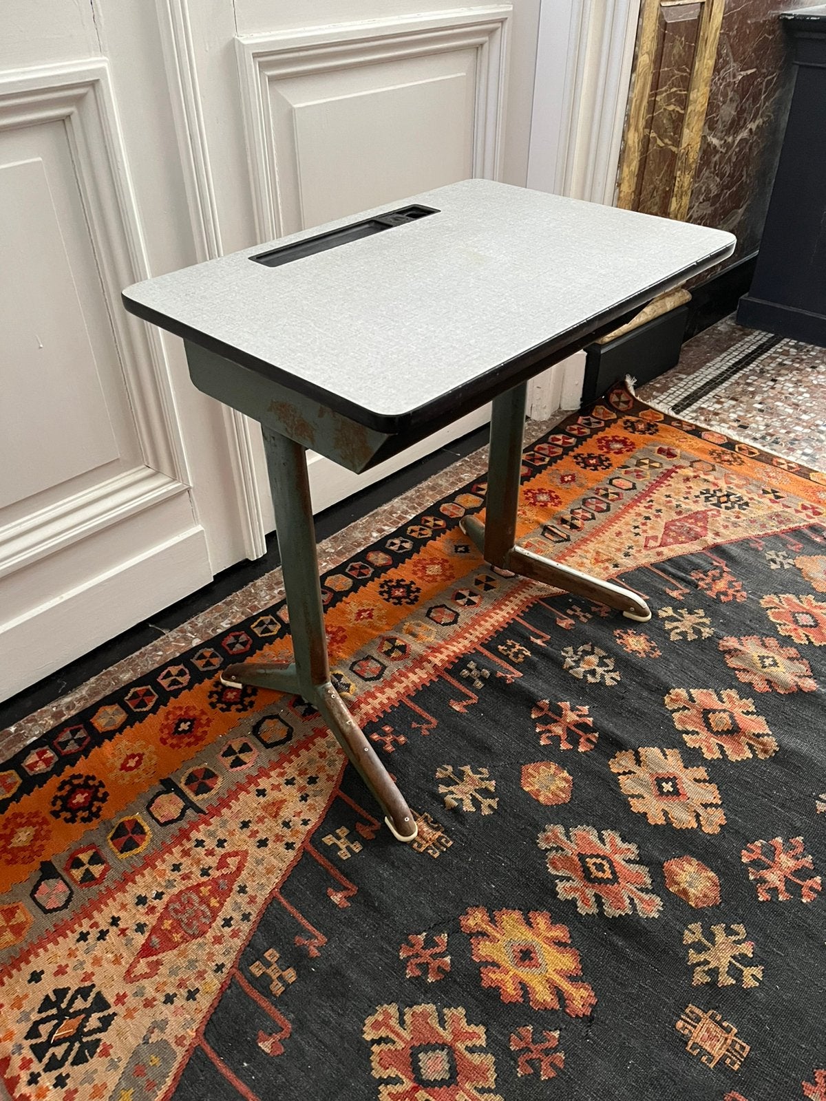 VINTAGE RETRO GORMICA BUREAU KIND DESK SPEELTAFEL, Vintage, Ophalen, Zo goed als nieuw