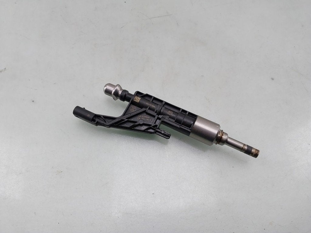 INJECTEUR Mini Mini (F55) (01-2013/10-2017), Autos : Pièces & Accessoires, Petuelring 130
80809  München, DE, Mini, Utilisé, Bayerische Motoren Werke AG