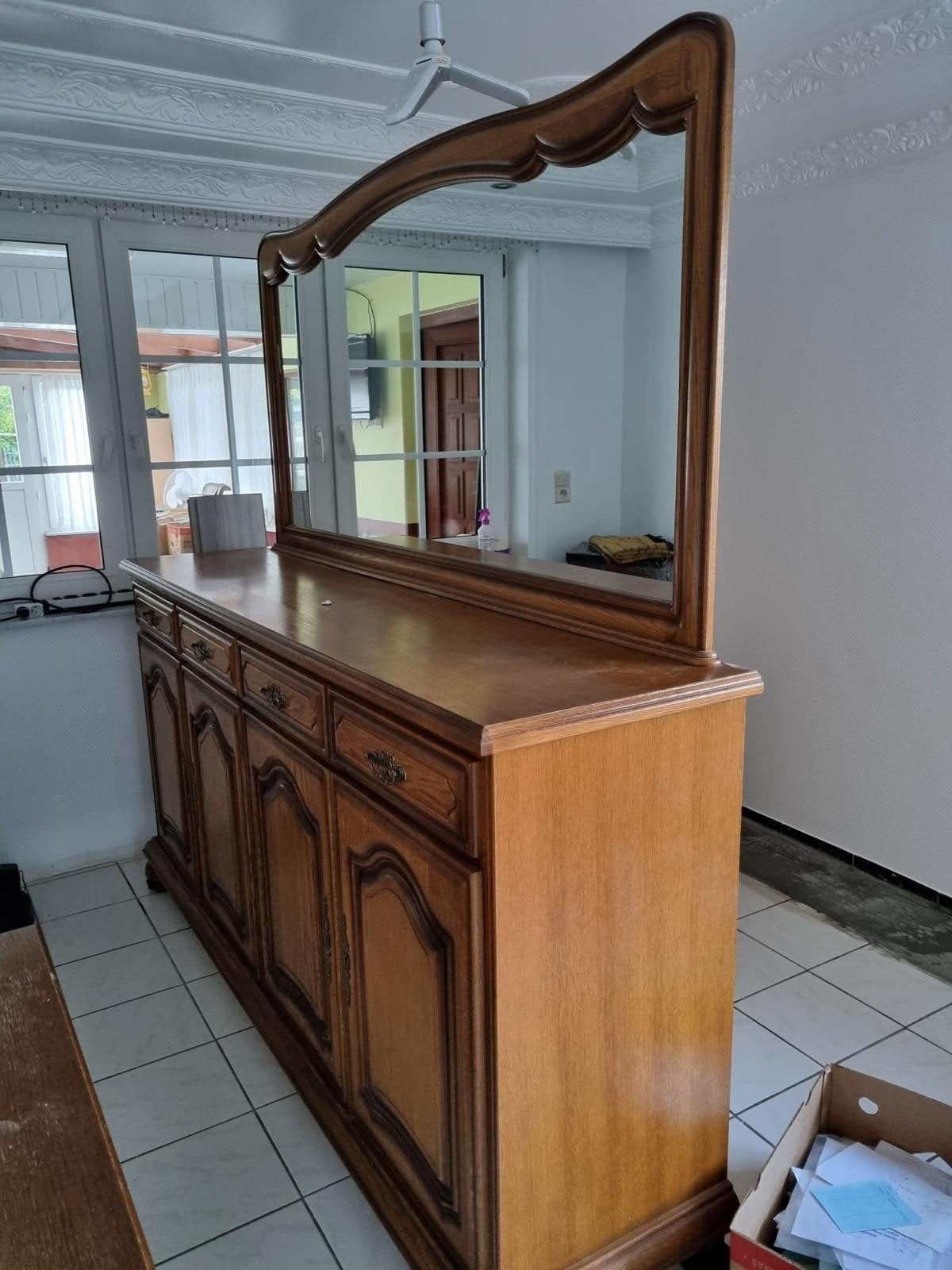 prachtige klassiek houten dressoir met grote spiegel, Enlèvement