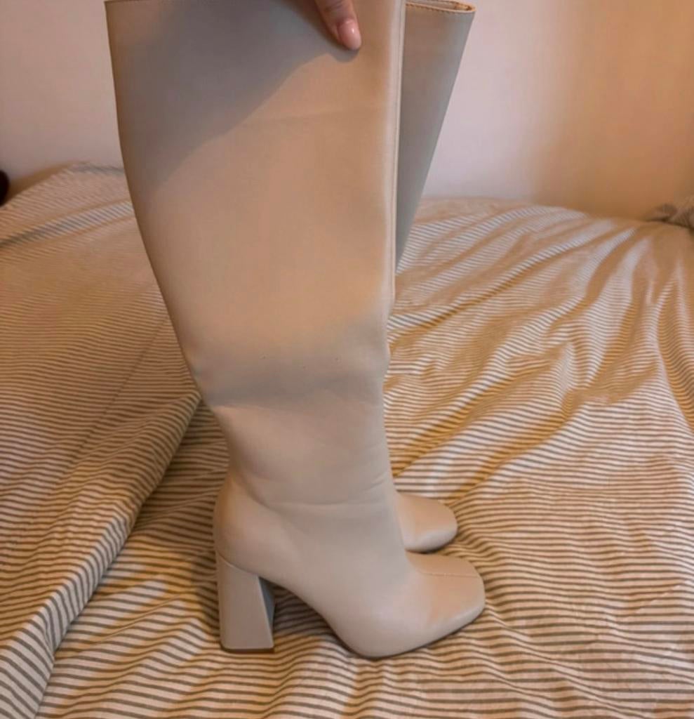 Witte lange laarzen maat 39, Kleding | Dames, Verzenden, Zo goed als nieuw