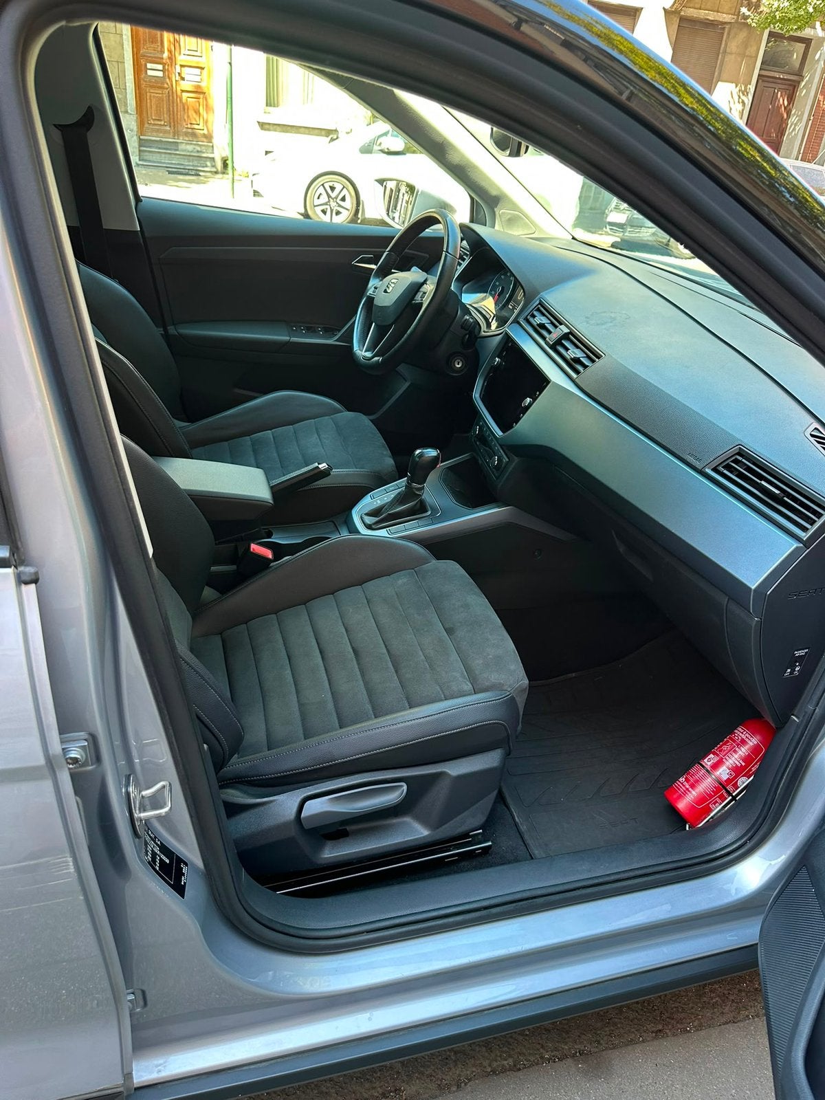 SEAT ARONA 2019 150.000 ESSENCE BOITE AUTOMATIQUE, Auto's, Alcantara, Berline, 5 deurs, Particulier