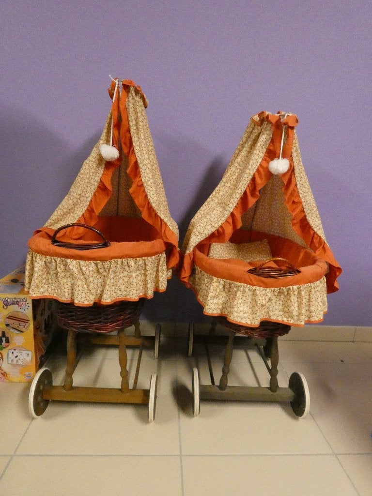 Rieten poppenwagen, Ophalen