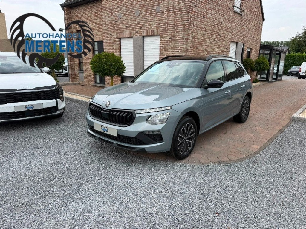 Skoda Kamiq 1.0 TSI 115PK DSG Selection + BLACK/PACK NIEUW, Auto's, Skoda, Automaat, Stof, Bedrijf, 5 zetels