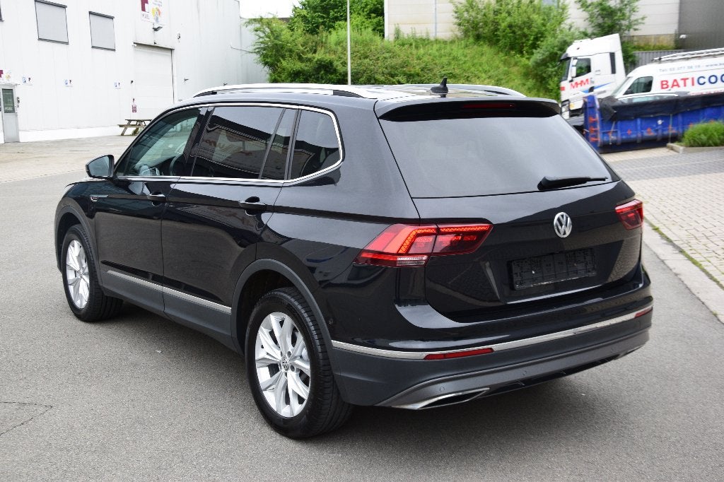 Volkswagen Tiguan Allspace 2.0 TDi 4Motion Highline BMT DSG, Auto's, Automaat, Euro 6, Alcantara, Zwart