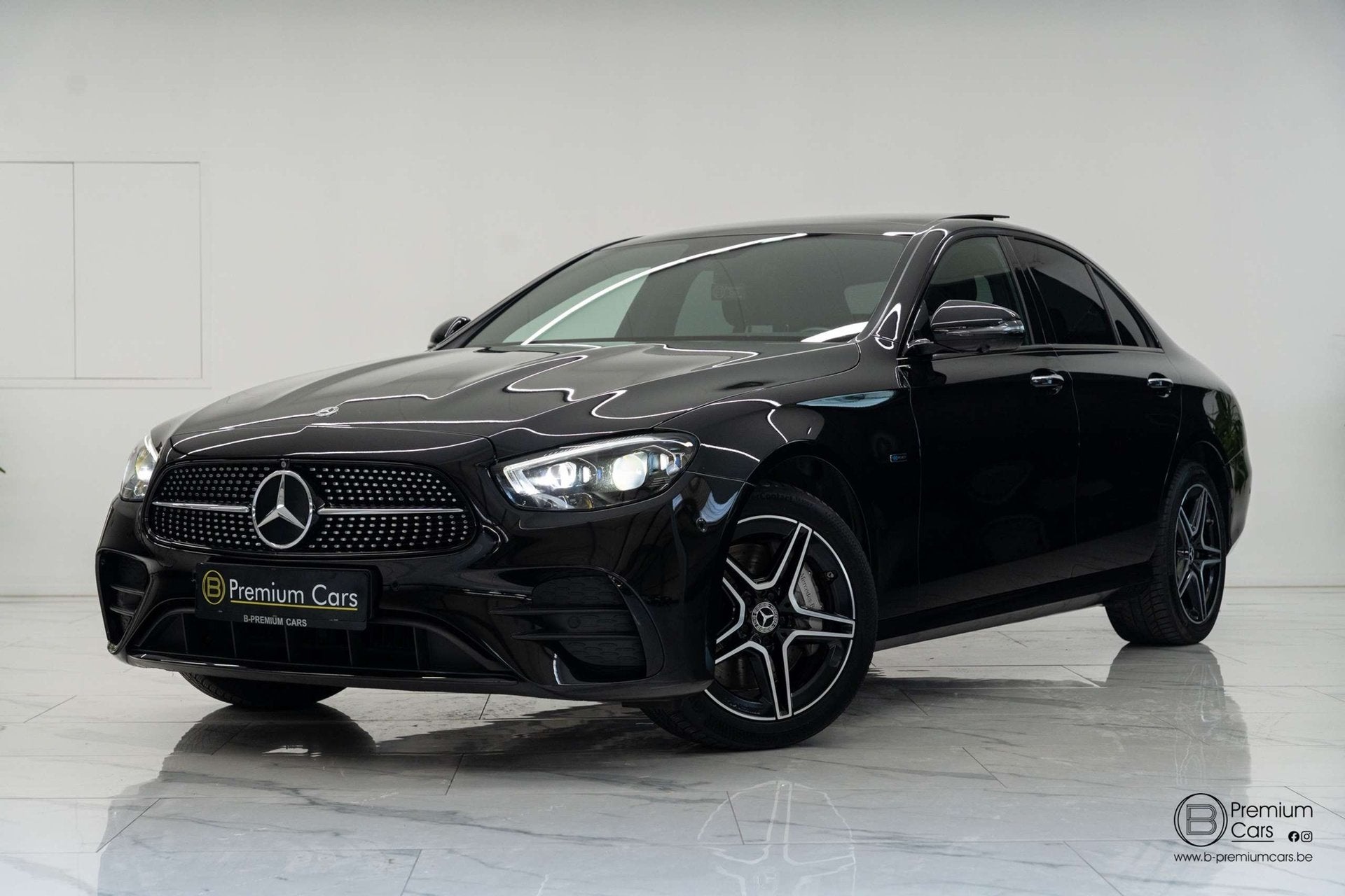 Mercedes-Benz E 300 de AMG line! Burmester, Memory! Widescre, Auto's, Mercedes-Benz, Automaat, 4 deurs, Gebruikt, 4 cilinders