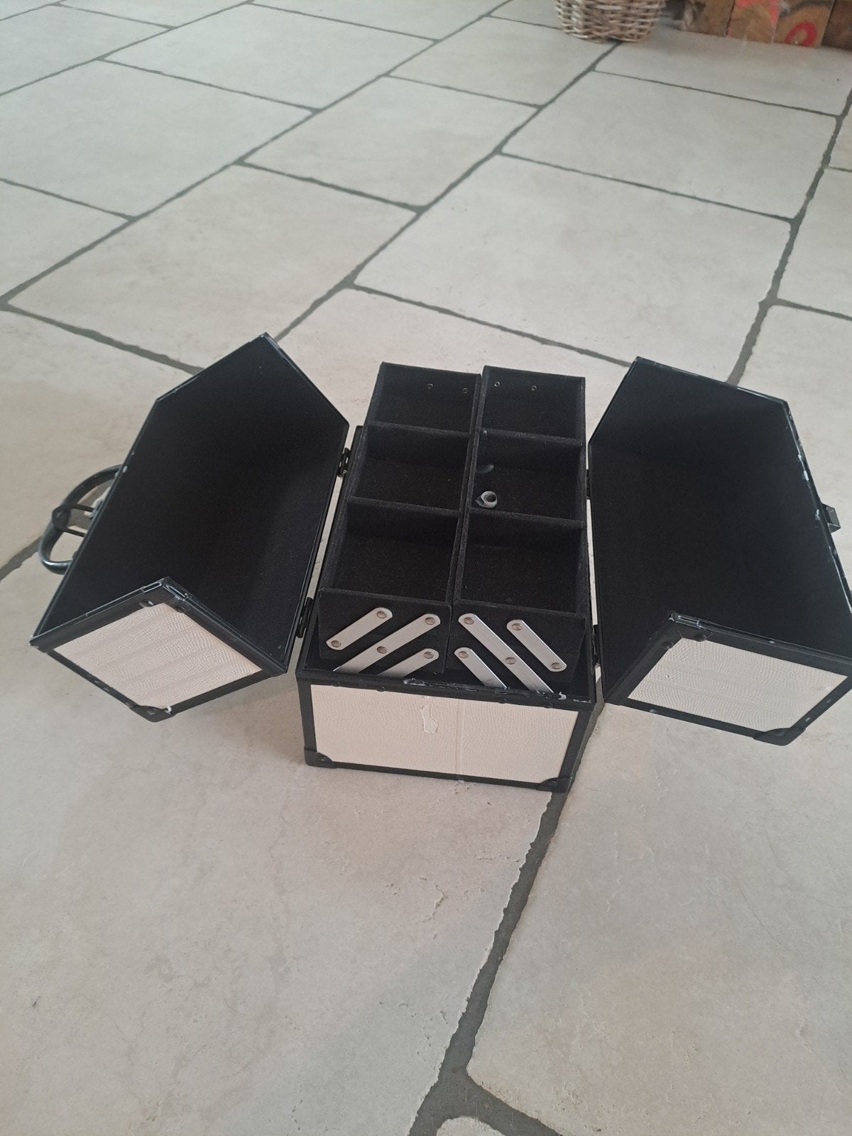 makeupbox, Enlèvement, Utilisé
