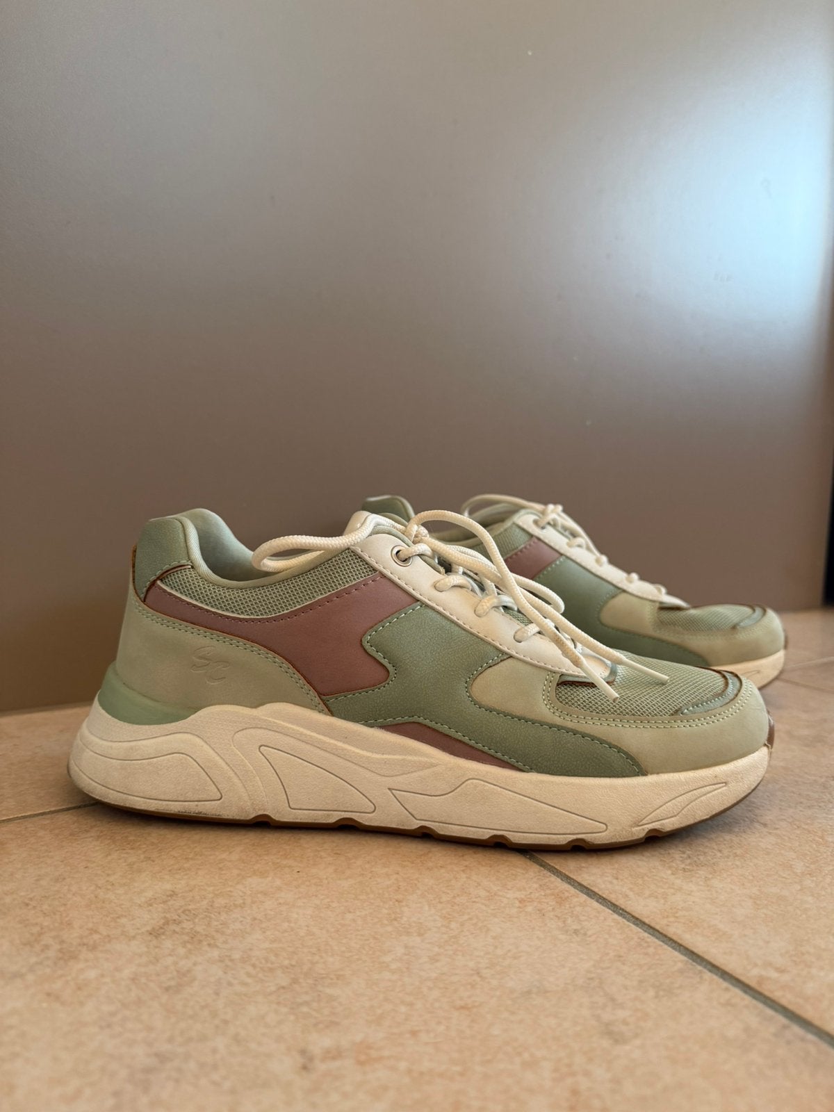 Groen/paarse sneakers, Kleding | Dames, Schoenen, Ophalen of Verzenden, Sneakers, Gedragen, Groen