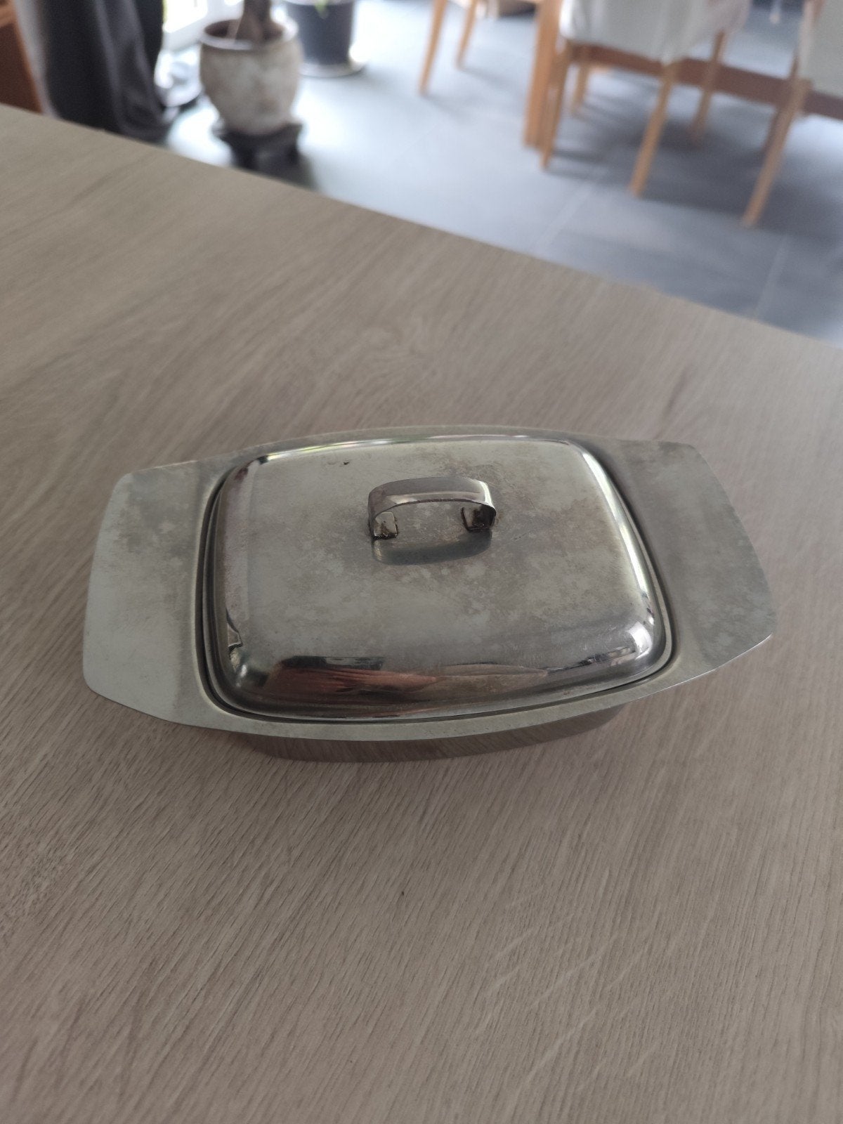 Beurrier Vintage en Inox avec Couvercle et Anses, Maison & Meubles, Enlèvement ou Envoi, Vintage, Plateau