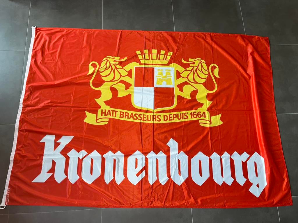 Grote vlag Kronenbourg 200 cm / 135 cm, Verzamelen, Ophalen of Verzenden, Zo goed als nieuw, Overige typen, Overige merken