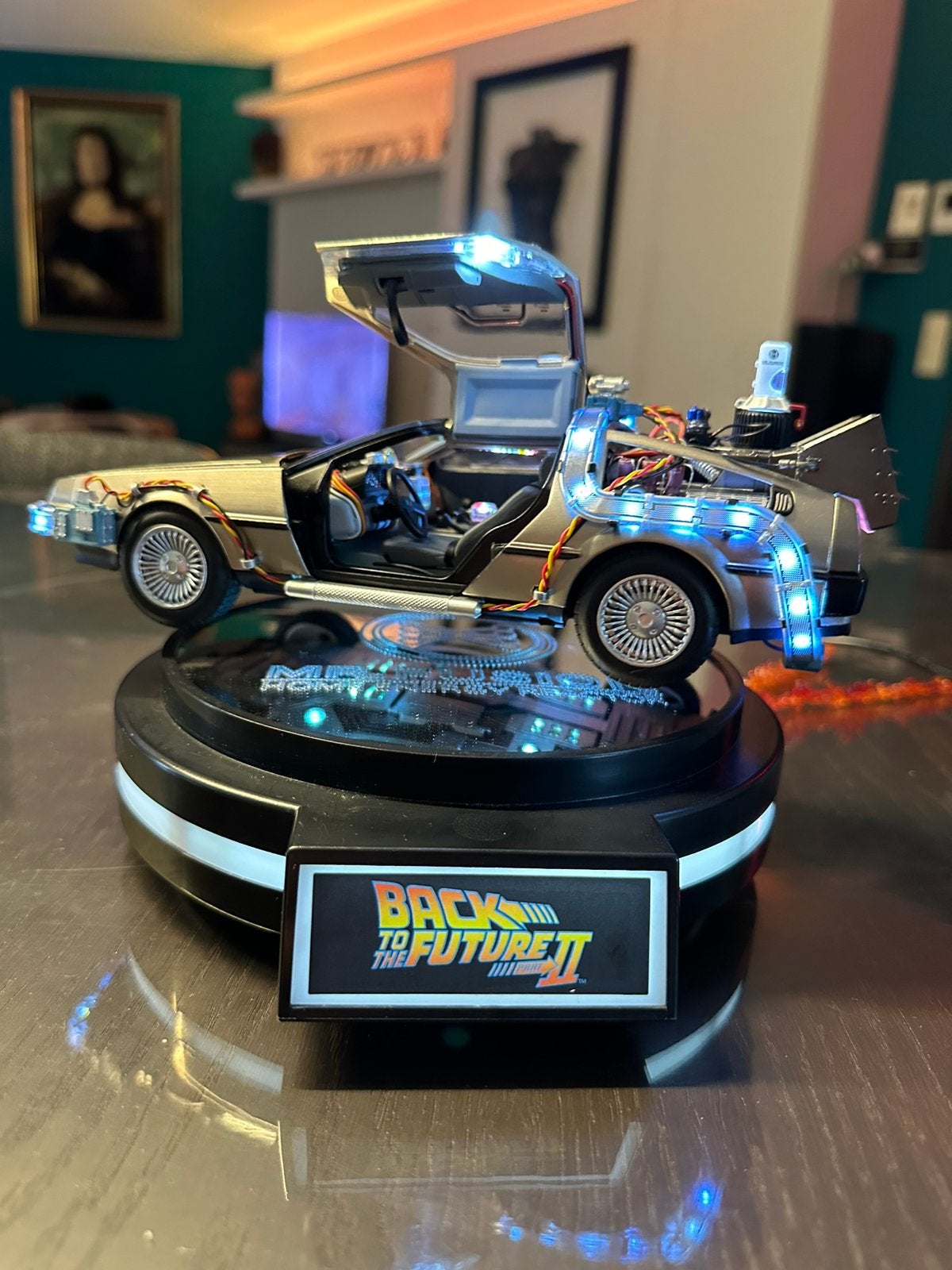 Une Delorean flottante, une voiture de retour vers le futur, Collections, Enlèvement ou Envoi, Neuf, Autres types