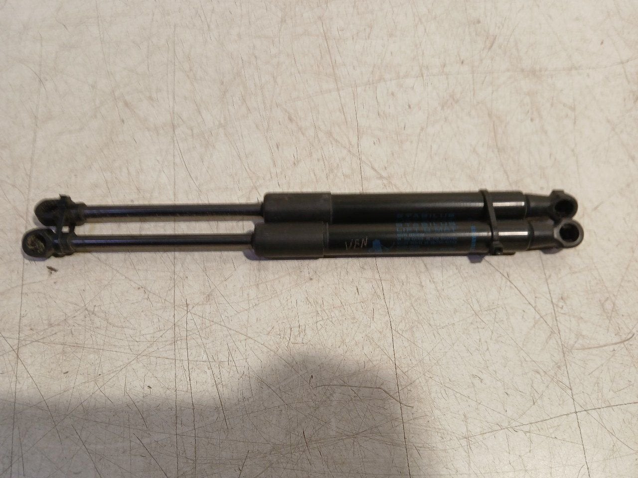 Gasdrukveerset voor Renault Scénic, Onderdelen@venauto.nl, Van der Ven Autorecycling B.V., Ettenseweg 76, 4706 PB Roosendaal, The Netherlands