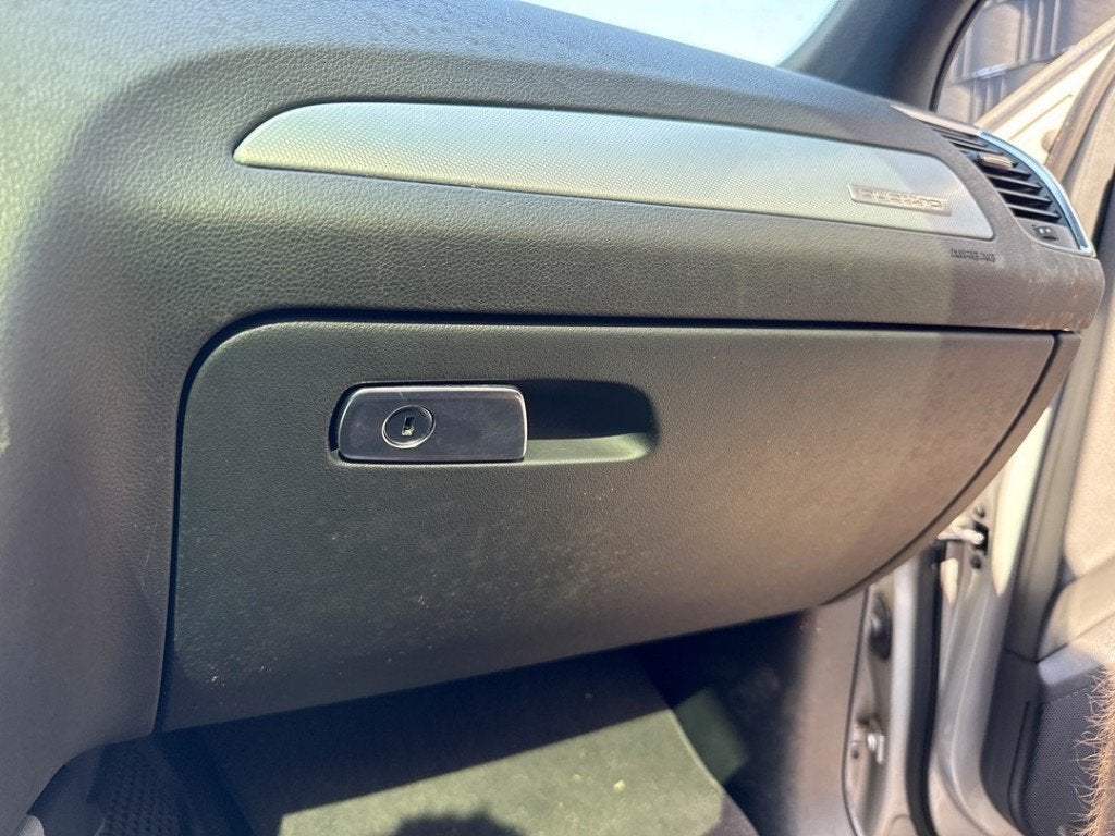 COMPARTIMENT A GANTS Audi Q5 (8RB) (01-2008/05-2017), Auto-Union-Straße  1,
85057  Ingolstadt, DE, Info@audi.de, Audi, Utilisé