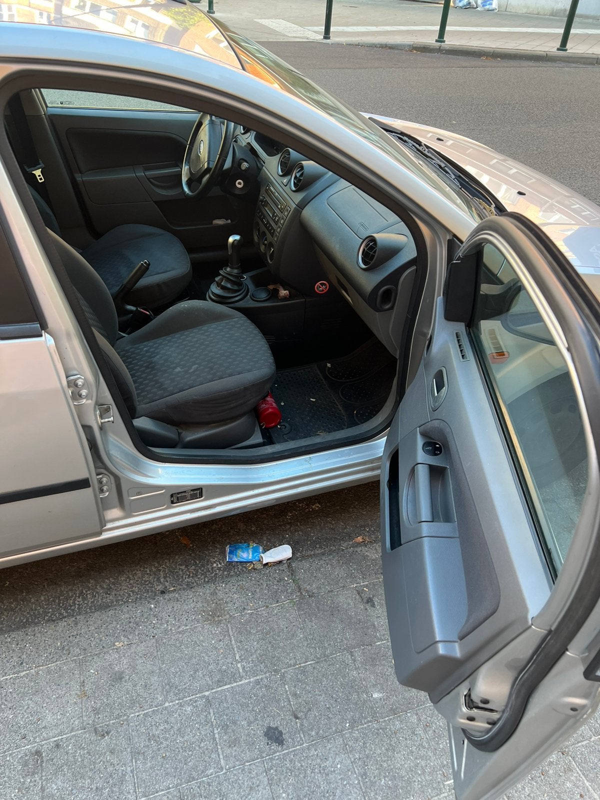 Ford fiesta 1.3 07/2003 très faible consommation euro 4, Autos, 1242 cm³, Argent ou Gris, Achat, 5 portes