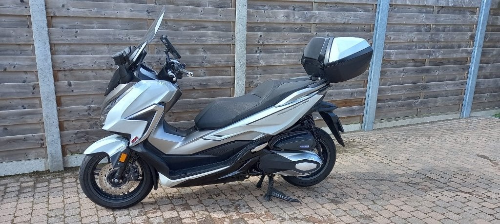 Honda Forza scooter 350, Motoren, Scooter, Occasion, Handvatverwarming, Particulier