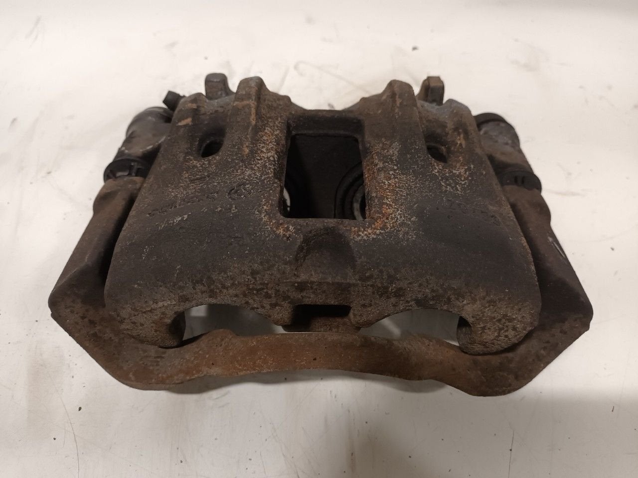 Remklauw rechts achter Iveco New Daily, Onderdelen@venauto.nl, Van der Ven Autorecycling B.V., Gebruikt, Ettenseweg 76, 4706 PB Roosendaal, The Netherlands