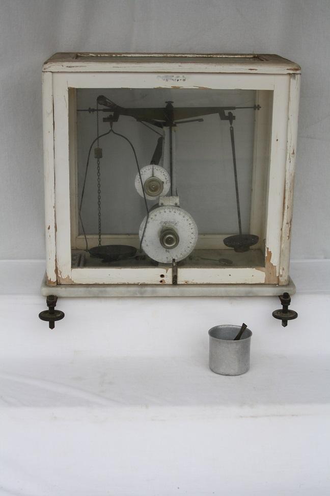 Precisieweegschaal / Apothekersweegschaal Hauptner in kastje, Antiek en Kunst, Antiek | Gereedschap en Instrumenten, Ophalen