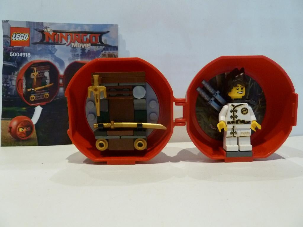 Lego The LEGO Ninjago Movie Promotion 5004916 Kai's Dojo Pod, Compleet, Lego, Ophalen of Verzenden, Zo goed als nieuw